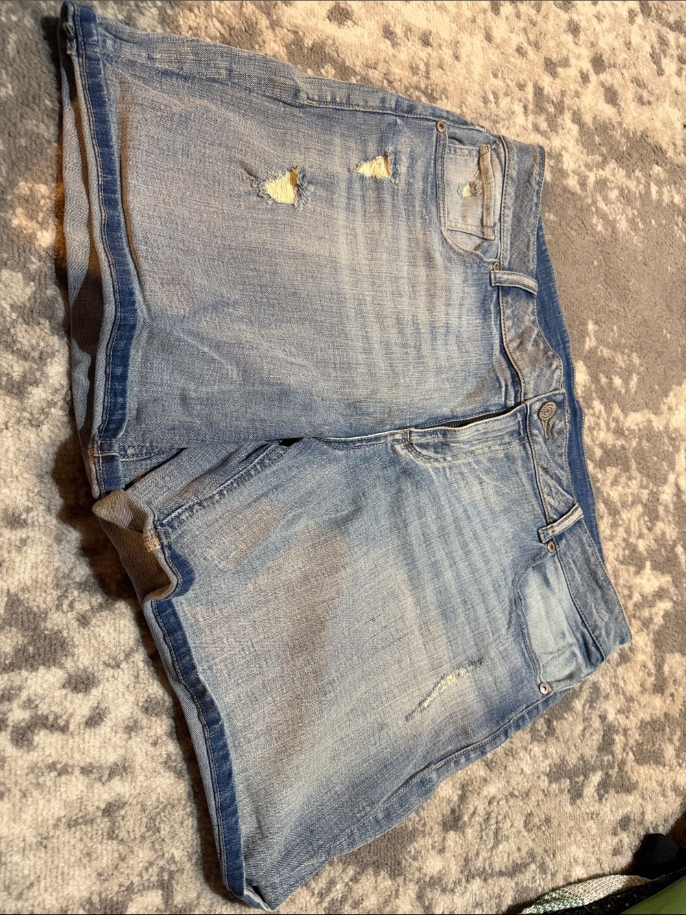Maurices Size 18w Light Wash Distressed Women's Denim Shorts